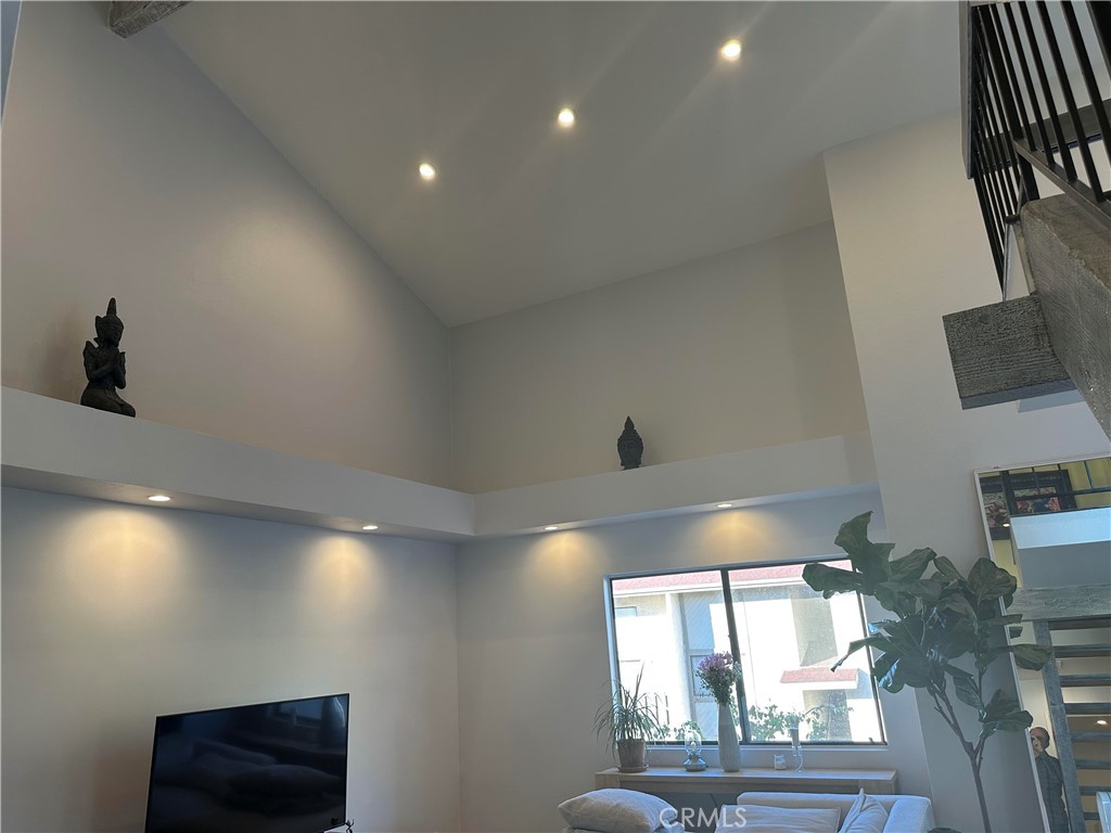 18445 Hatteras Street 402