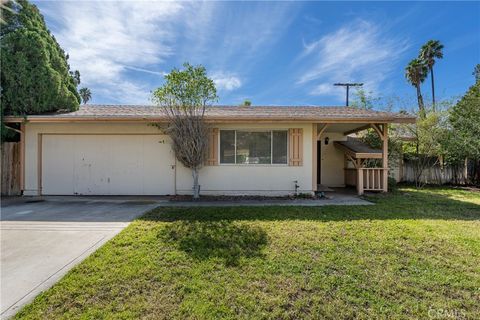 Photo of 658 Glenhill Dr, Riverside, CA 92507 (MLS # IV26026631)