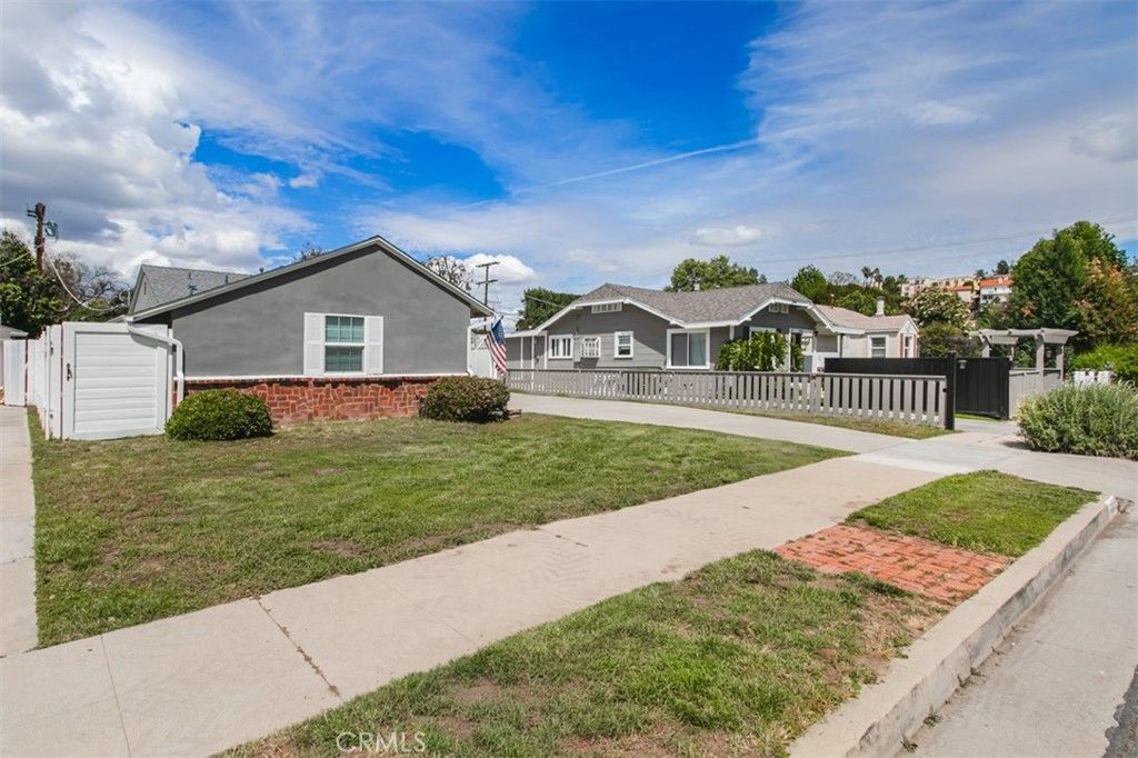 Photo of 22031 Galvez Street, Woodland Hills, CA 91364 (MLS # SR26080110)