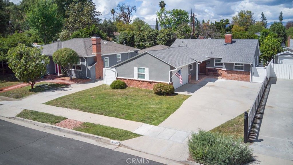 Photo of 22031 Galvez Street, Woodland Hills, CA 91364 (MLS # SR26080110)