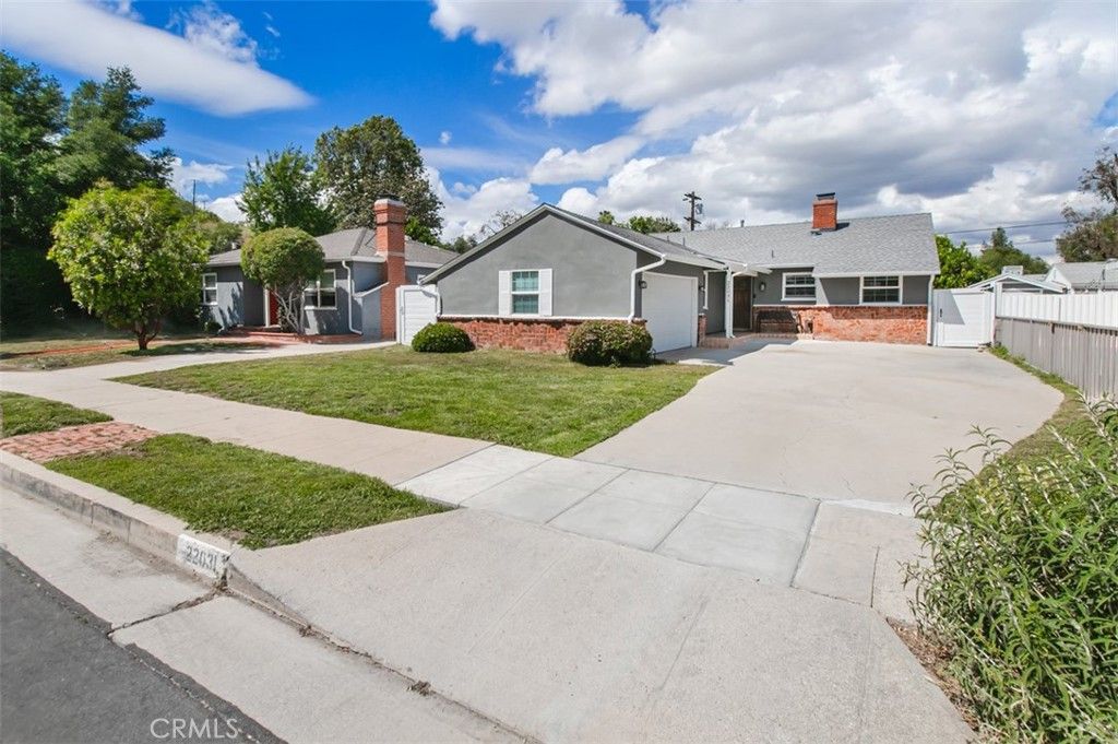 Photo of 22031 Galvez Street, Woodland Hills, CA 91364 (MLS # SR26080110)