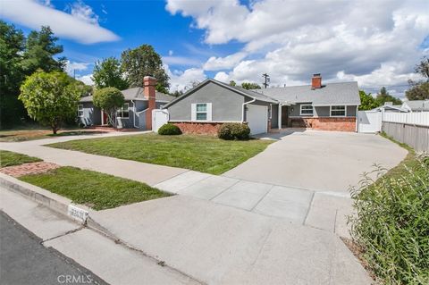 Photo of 22031 W Galvez Street, Woodland Hills, CA 91364 (MLS # SR26080110)