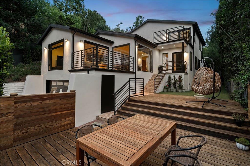 Photo of 13082 Blairwood Drive, Studio City, CA 91604 (MLS # SR26099962)