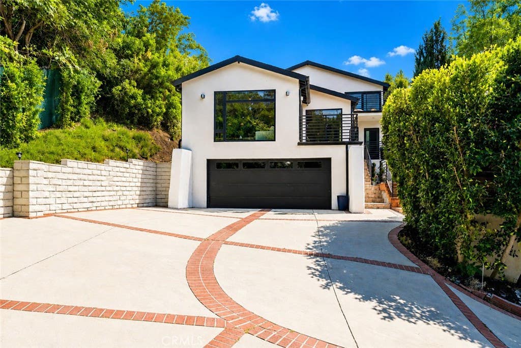 Photo of 13082 Blairwood Drive, Studio City, CA 91604 (MLS # SR26099962)