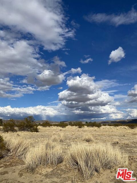 Photo of 403 Sun Beam Avenue, Joshua Tree, CA 92252 (MLS # 23312331)