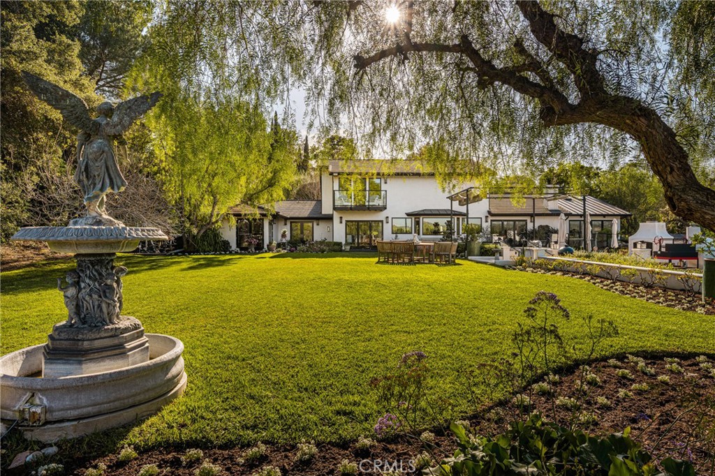 9821 Brentwood Drive