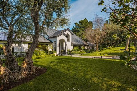 Photo of 9821 Brentwood Drive, North Tustin, CA 92705 (MLS # PW26024292)