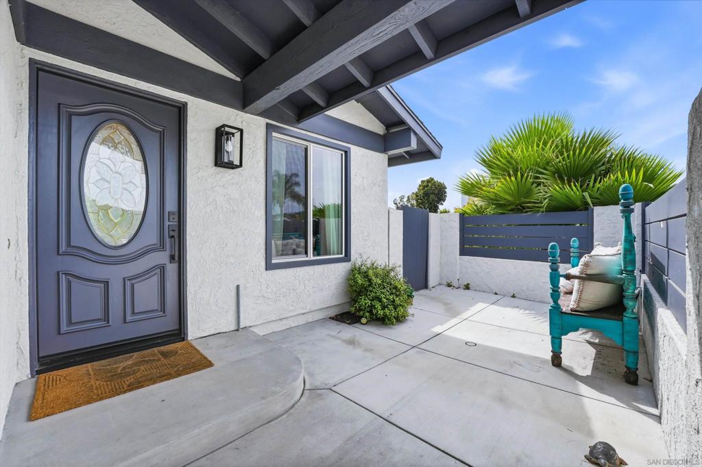 22591 Via Santa Maria