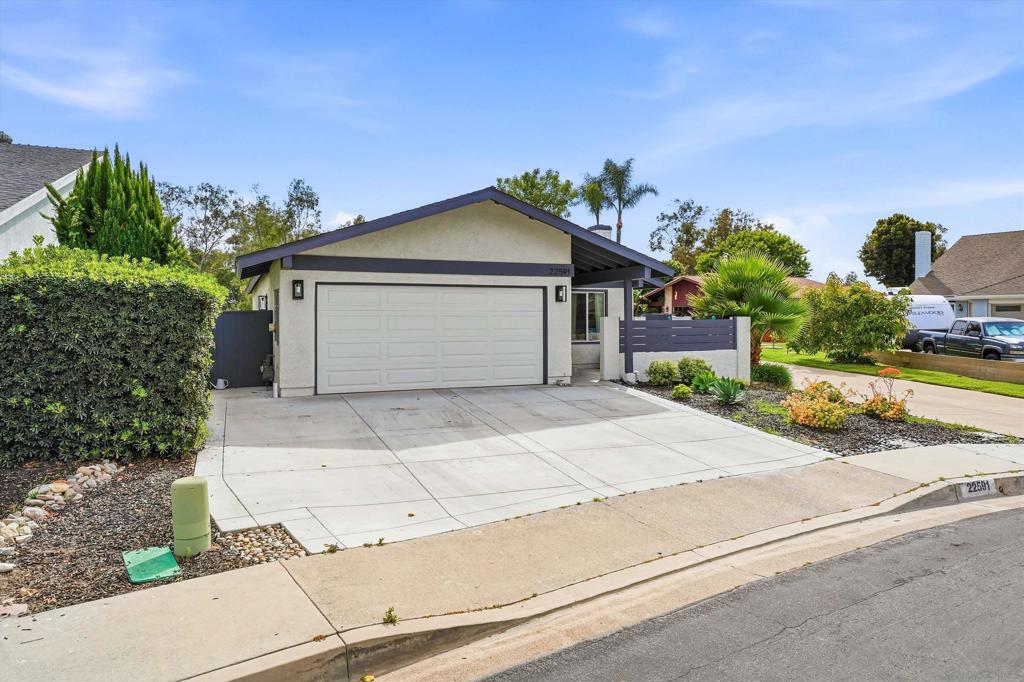 22591 Via Santa Maria