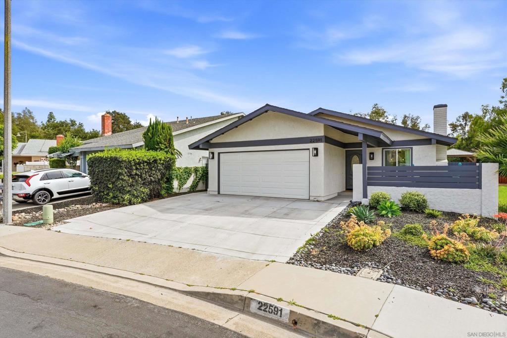 22591 Via Santa Maria