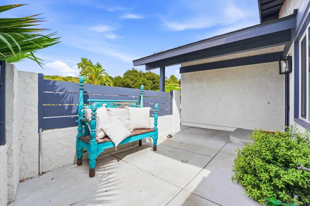 22591 Via Santa Maria