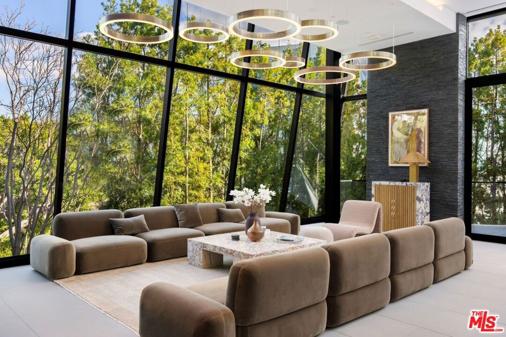 1317 Londonderry Place