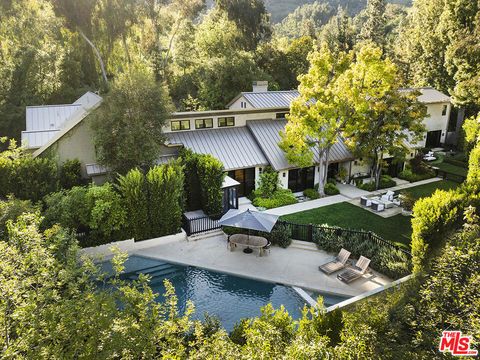 2627 Benedict Canyon Drive Beverly Hills CA 90210
