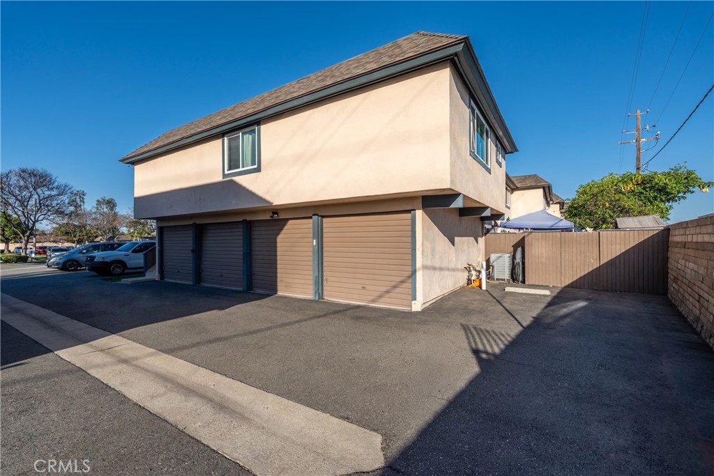 1143 S Clifpark