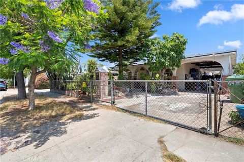 Photo of 8446 Bradley Avenue, Sun Valley, CA 91352 (MLS # SR25174300) Photo of 8446 Bradley Avenue, Sun Valley, CA 91352 (MLS # SR25174300)