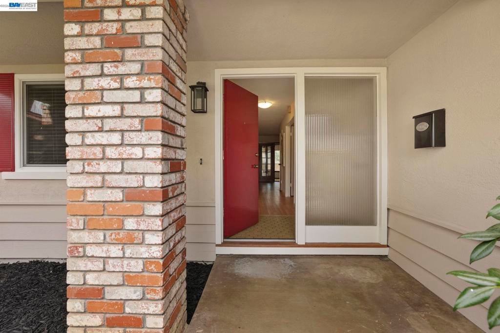 553 Bell Ave
