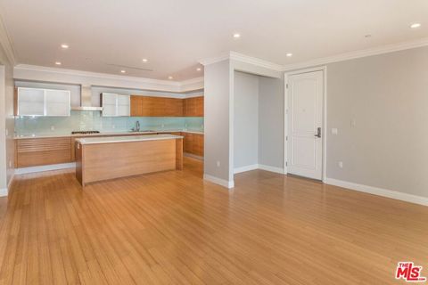 Photo of 1283 Havenhurst Drive #306, West Hollywood, CA 90046 (MLS # 26665103)