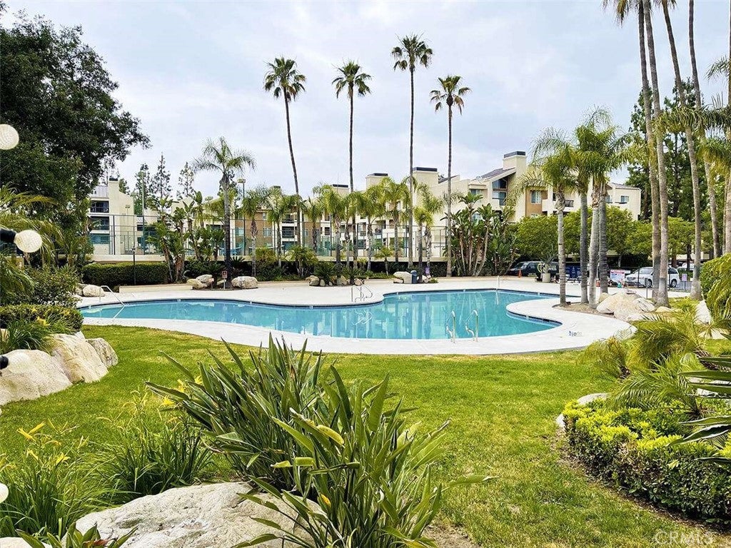 5545 Canoga Avenue 220