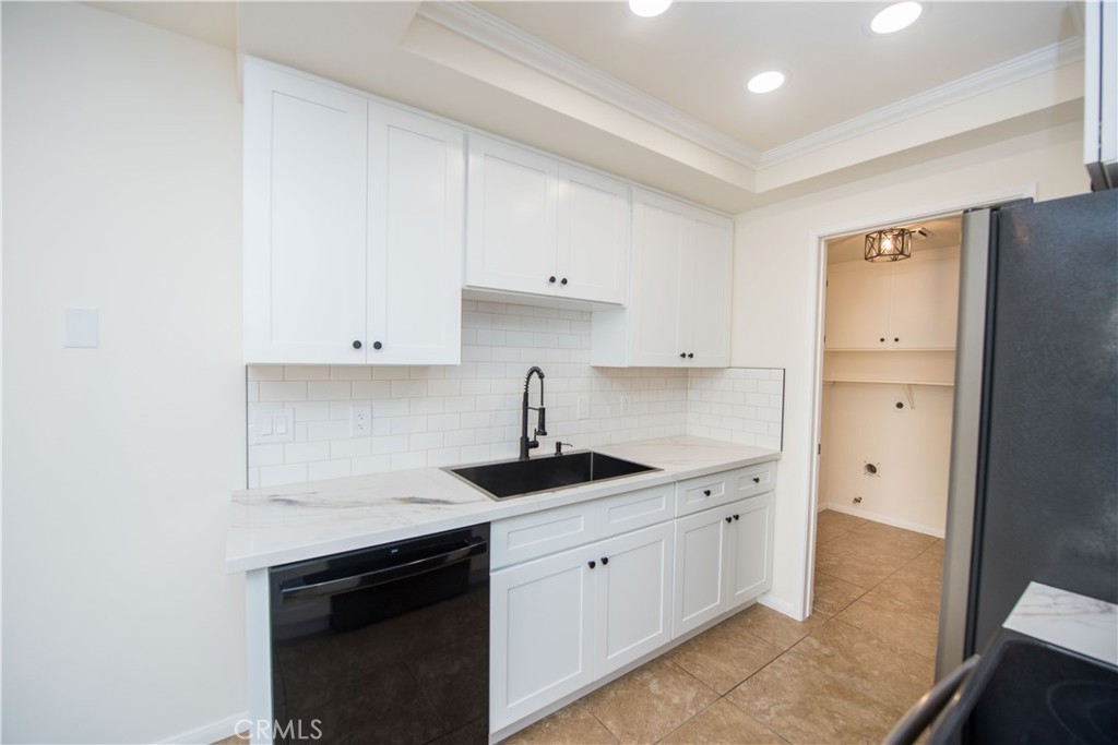 811 Pillar Point Way