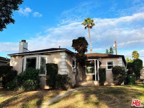 Photo of 1829 S Fairfax Avenue, Los Angeles, CA 90019 (MLS # 25587901)