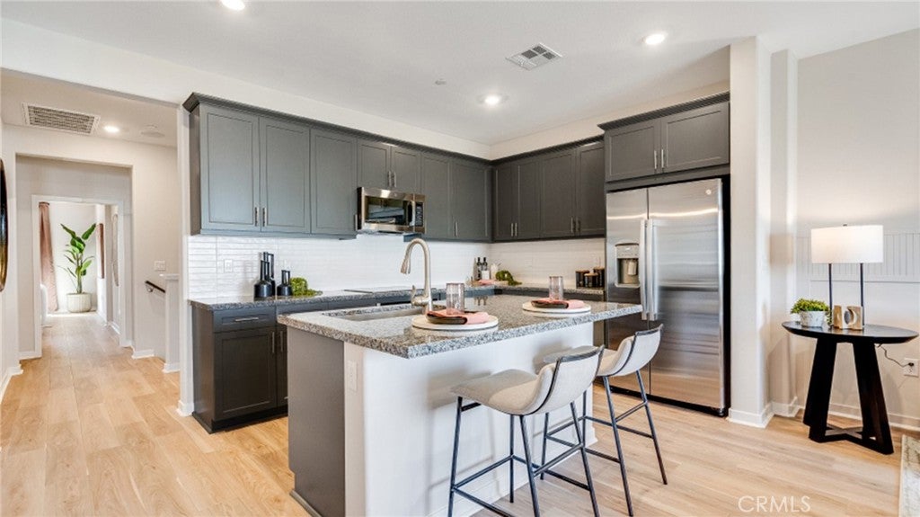 2857 E Amberley Privado