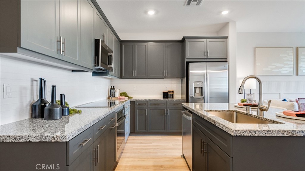 2857 E Amberley Privado