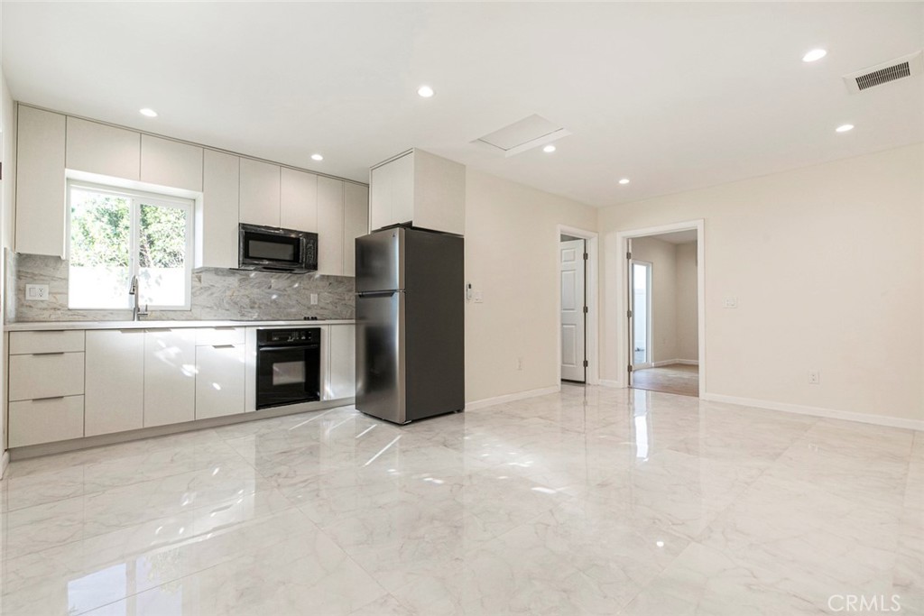 This new construction 1-bed, 1-bath ADU in Tujunga offers the perfect blend of comfort and style, featuring an open and inviting living space filled with natural light, a modern kitchen with sleek cabinetry and updated countertops, and a freshly renovated bathroom with elegant finishes. The spacious bedroom provides a cozy retreat with ample storage, while the entire home has been enhanced with fresh paint and thoughtful upgrades that create a warm and welcoming atmosphere. With its private entrance, plenty of street parking, and tranquil setting in a quiet residential neighborhood, this home offers peace and privacy while still being conveniently close to local shops, parks, restaurants, and easy freeway access, making it an ideal choice for anyone seeking a charming and modern place to call home.