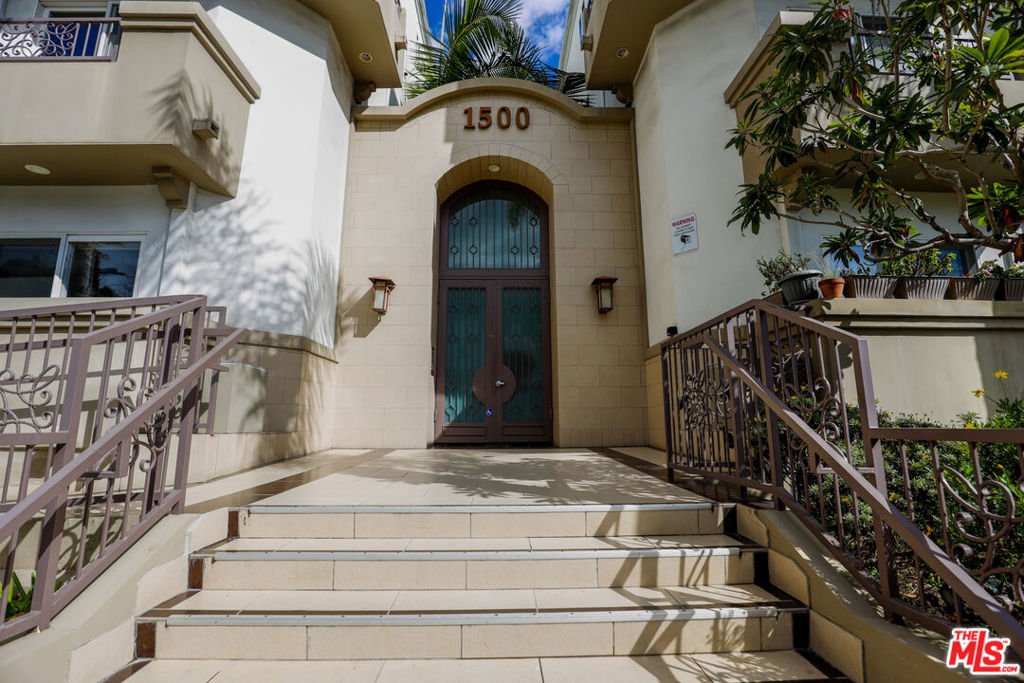 Welcome to Purdue Ohio by Wiseman, located in West Los Angeles. This property features 1,2,3, and 4 bedroom apartment homes ranging from 1,000 to 2,200 Sq Ft.