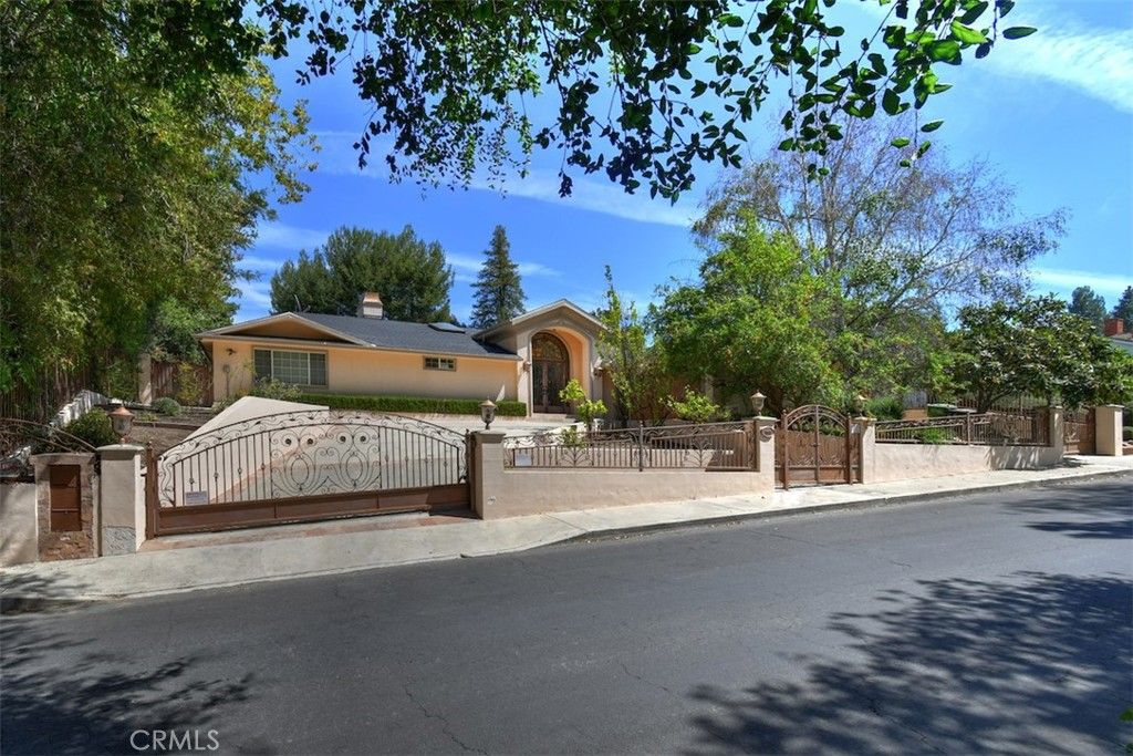 Photo of 16641 Adlon Rd, Encino, CA 91436 (MLS # SR26052399)