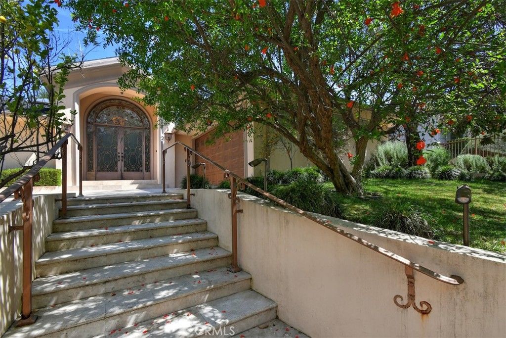 Photo of 16641 Adlon Rd, Encino, CA 91436 (MLS # SR26052399)