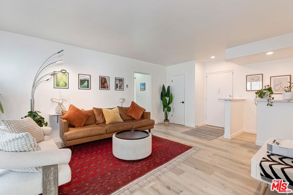 5376 Fairview Boulevard 102