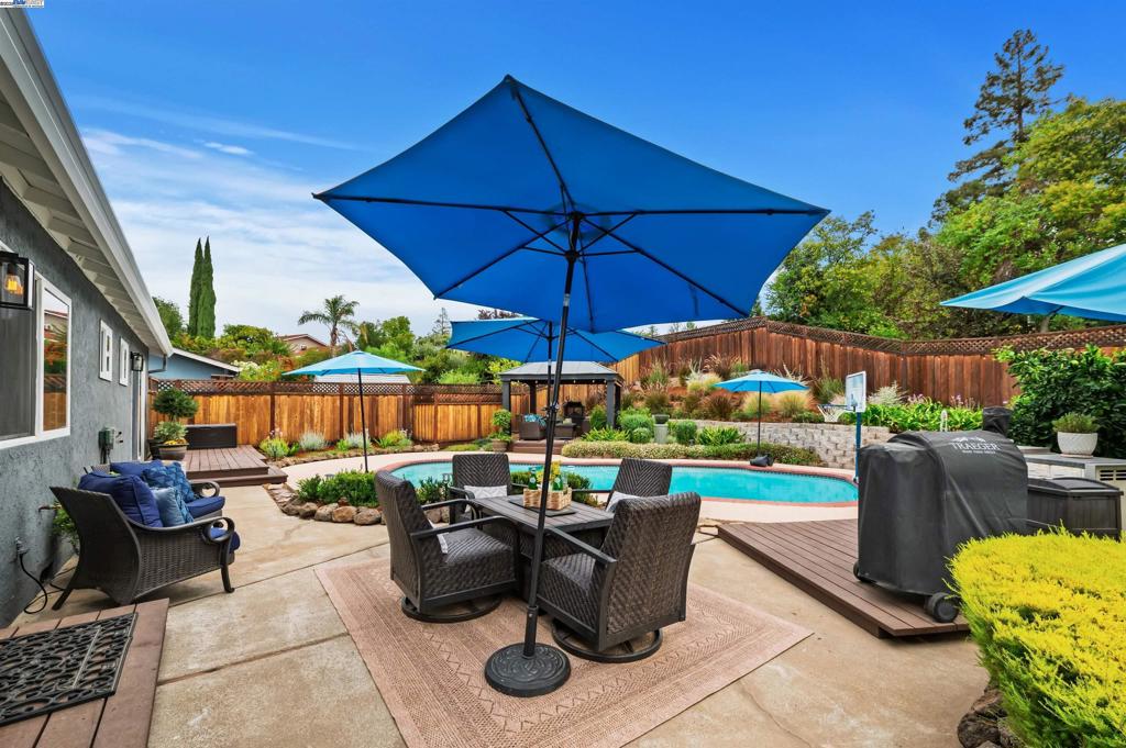 SHADOWBROOK - Residential