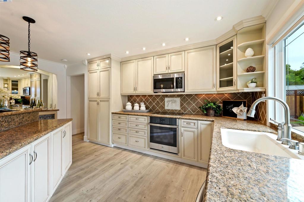 SHADOWBROOK - Residential