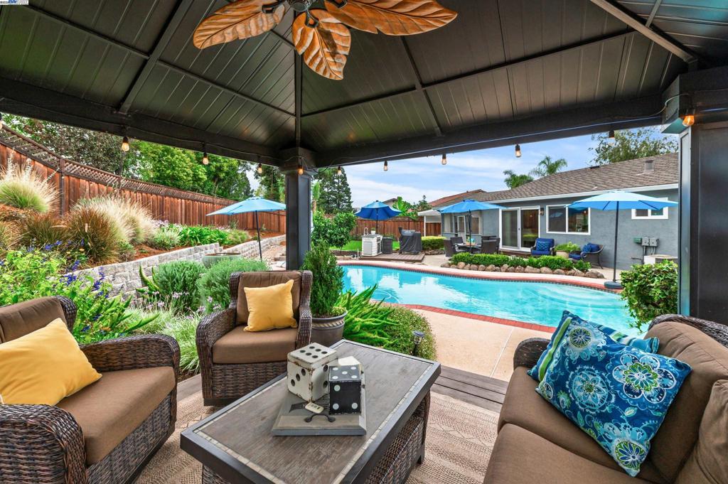 SHADOWBROOK - Residential