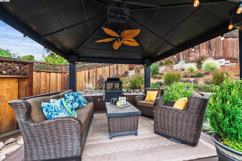SHADOWBROOK - Residential