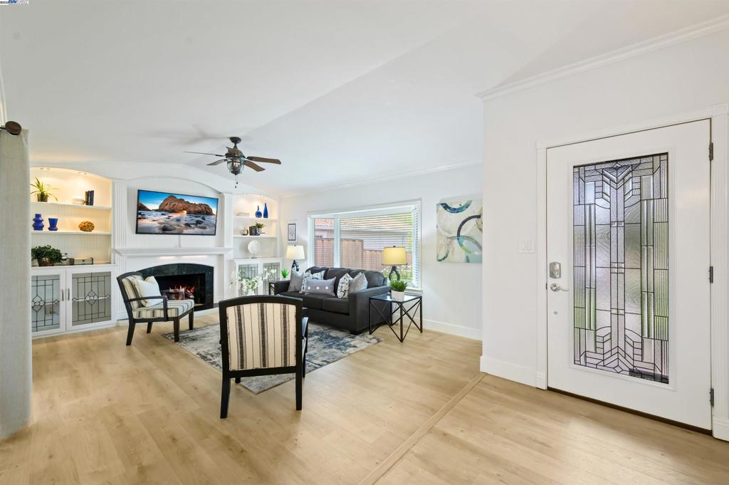 SHADOWBROOK - Residential
