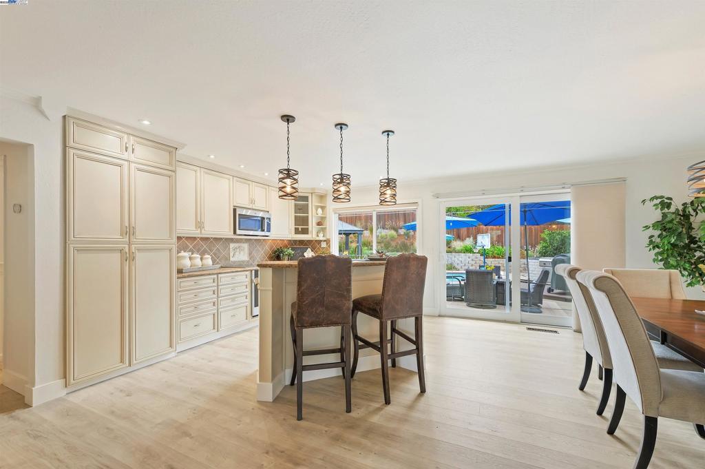 SHADOWBROOK - Residential