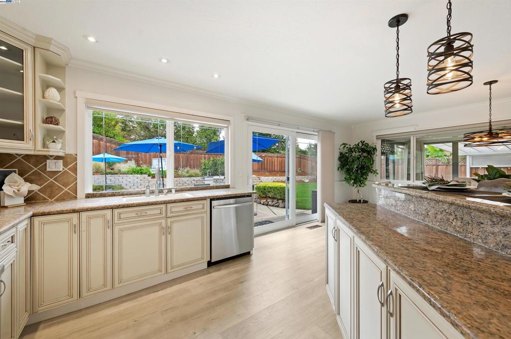 SHADOWBROOK - Residential