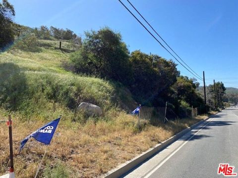 Photo of 10100 Sunland Blvd, Shadow Hills, CA 91040 (MLS # 26652995)