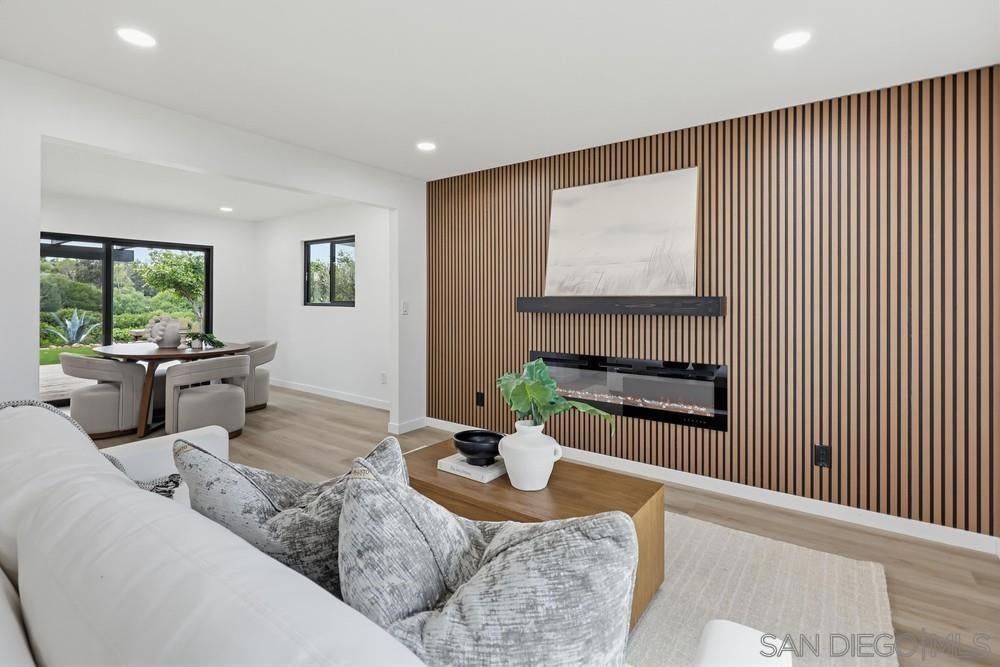 6358 Lake Shore