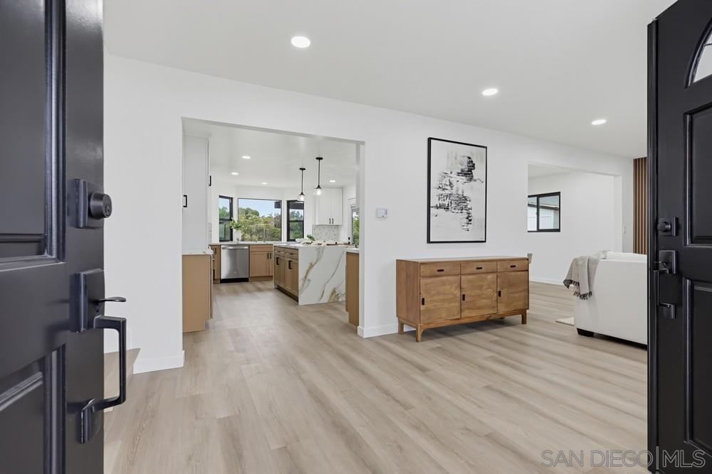 6358 Lake Shore