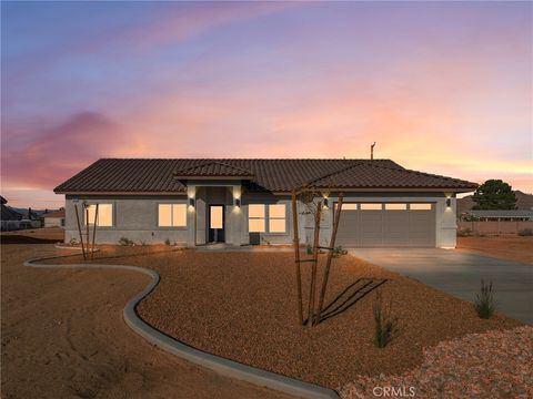 Photo of 15605 Dale Evans Parkway, Apple Valley, CA 92307 (MLS # HD25242041)