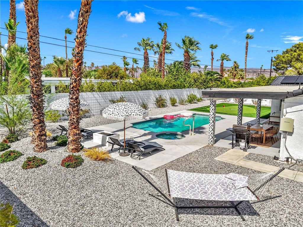 3030 E Vincentia
