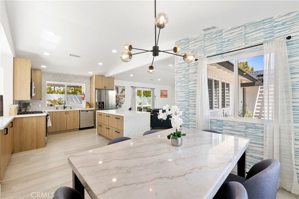 3030 E Vincentia