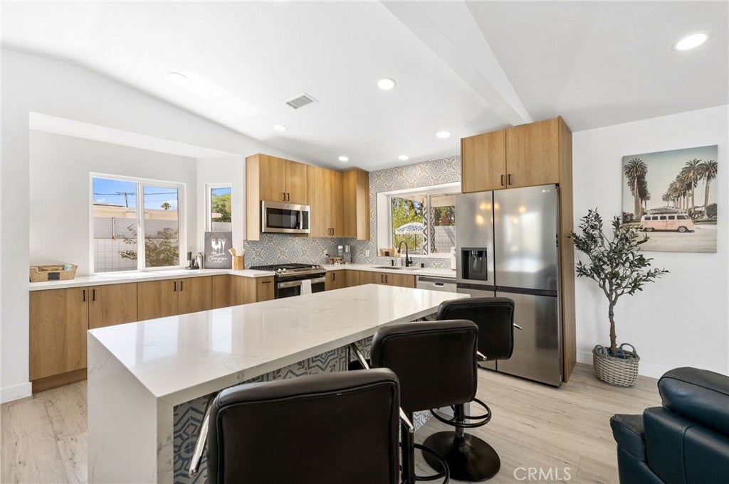 3030 E Vincentia