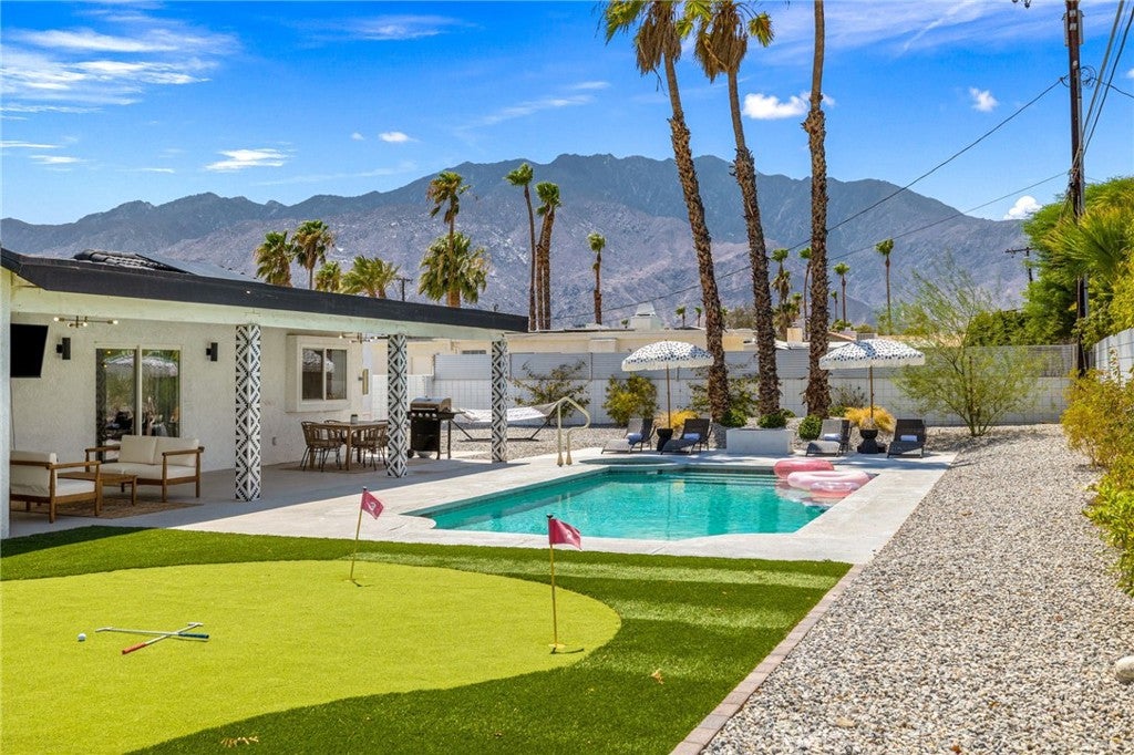 3030 E Vincentia