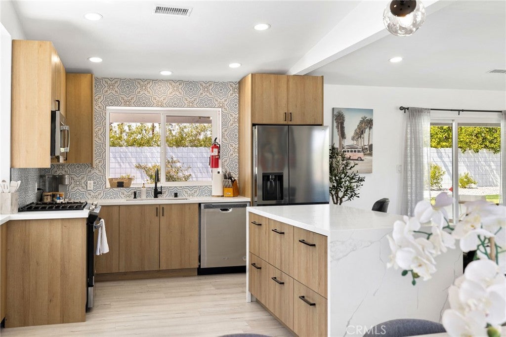 3030 E Vincentia