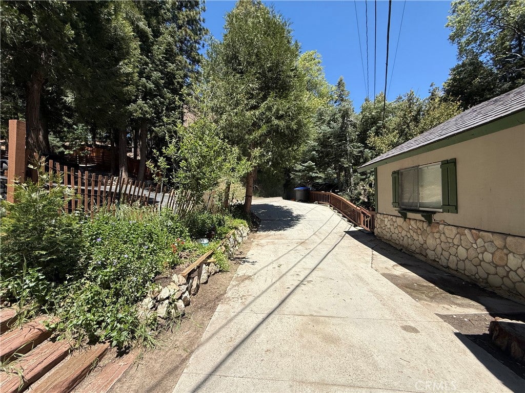 333 La Casita Dr