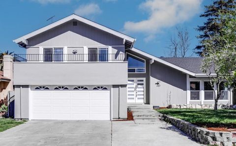 Photo of 387 Avenida Palmas, San Jose, CA 95123 (MLS # ML82038074)