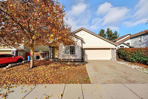 Photo of 1713 Mount Hamilton Dr Dr, Antioch, CA 94531 (MLS # 41119427)